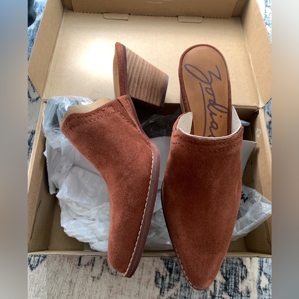 Zodiac Women's Tan Suede Mules